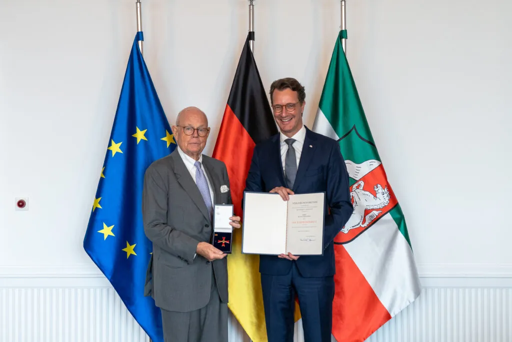 Walter Wuebben erhält Bundesverdienstkreuz