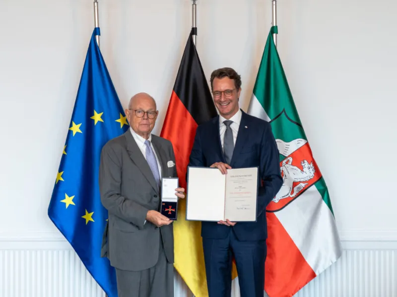 Walter Wuebben erhält Bundesverdienstkreuz